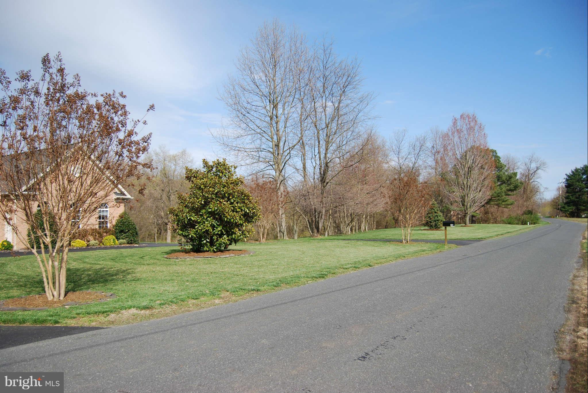 28 Grays Road Lothian, MD 20711 - Photo 9 of 9 Right Side