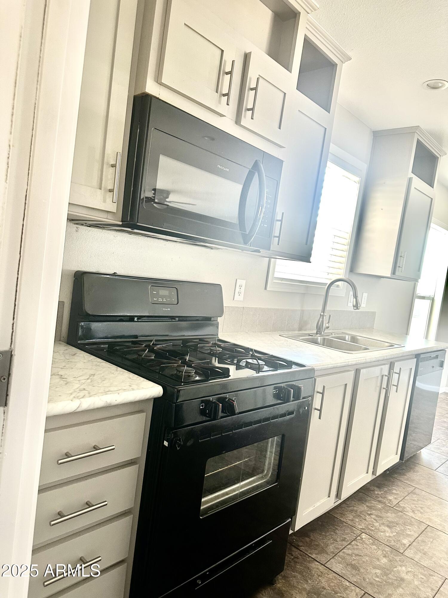 625 West McKellips Road, Unit 213 Mesa, AZ 85201 - Photo 16 of 45 Stove included