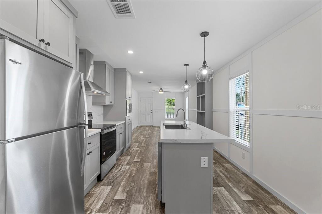 2270 Griffin Road Bartow, FL 33830 - Photo 23 of 33 a kitchen with refrigerator and countertop