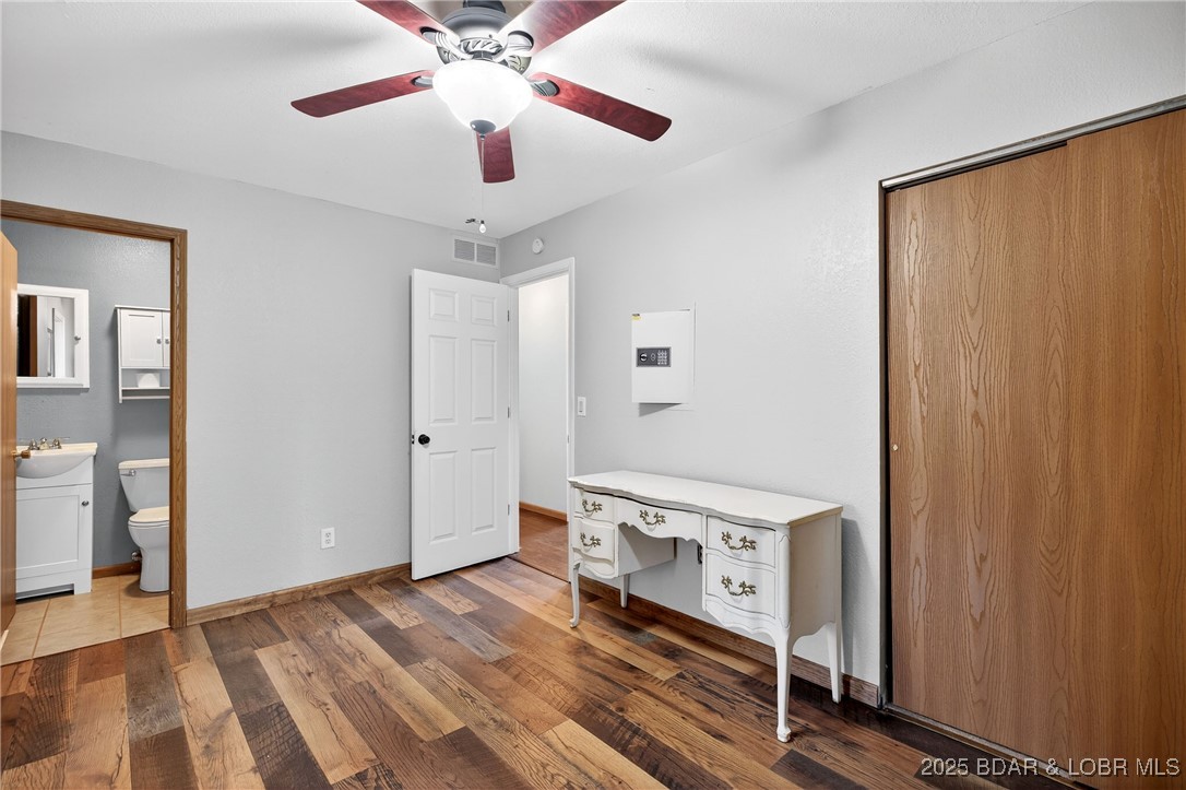 557 Ball Park Road Camdenton, MO 65020 - Photo 23 of 52 Primary suite w/ bonus room