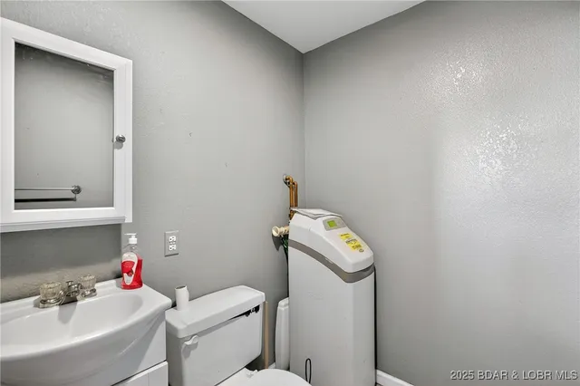 $365,000 | 557 Ball Park Road, Camdenton, MO 65020