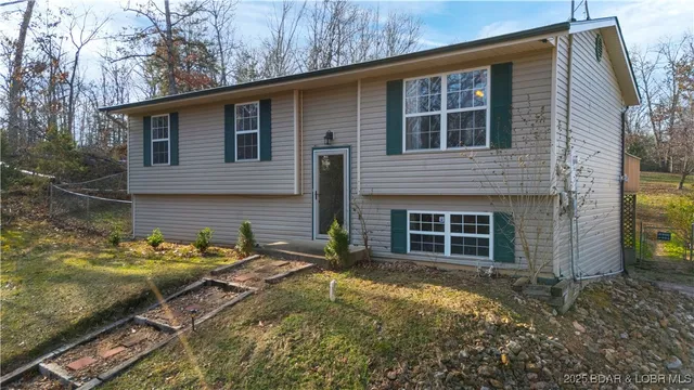 $365,000 | 557 Ball Park Road, Camdenton, MO 65020