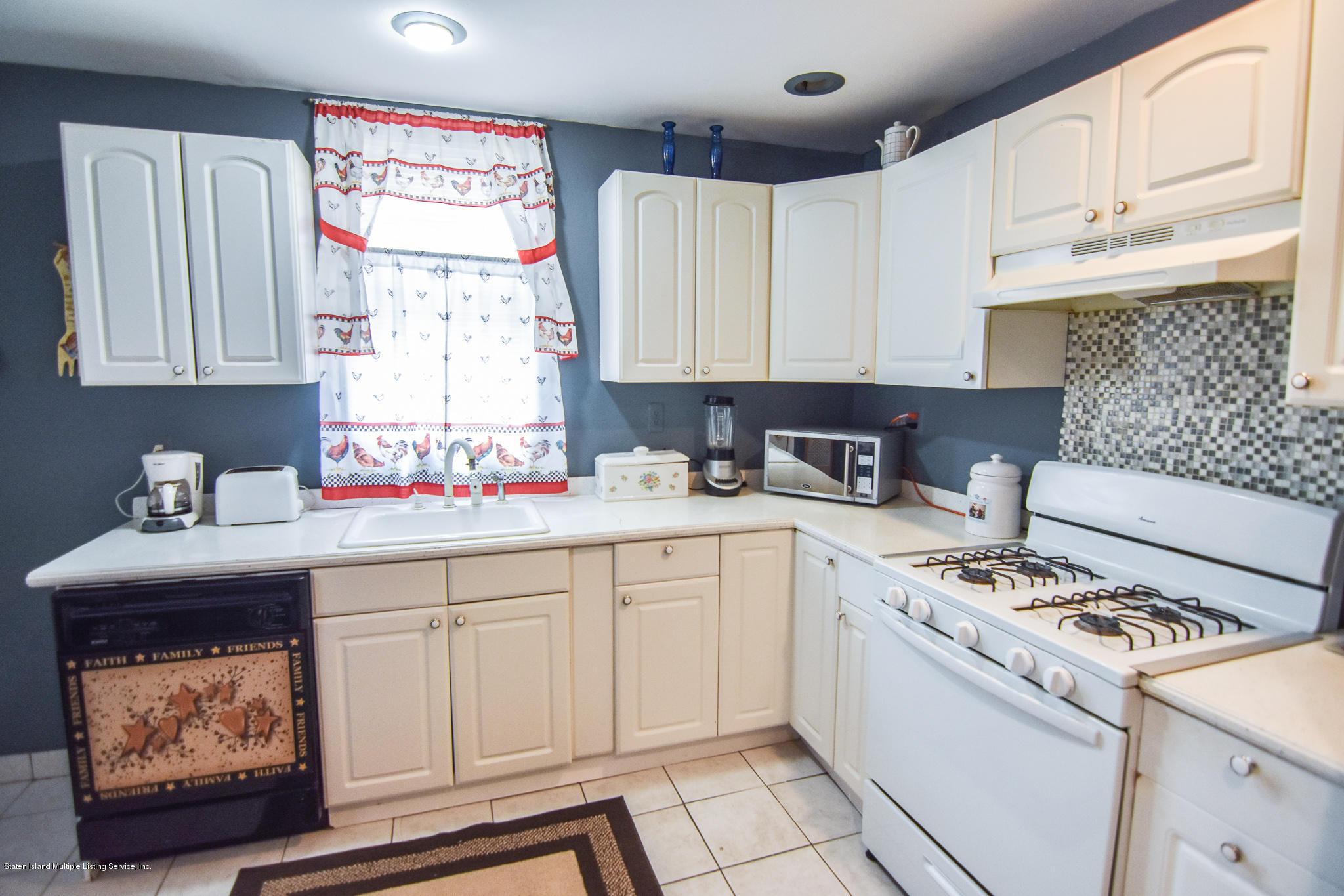 28 Fingerboard Road Staten Island, NY 10305 - Photo 9 of 25 Kitchen