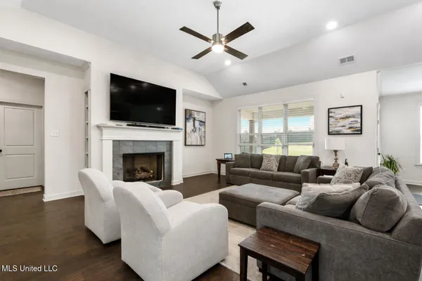 $450,000 | 4432 John Wood Lane, Olive Branch, MS 38654