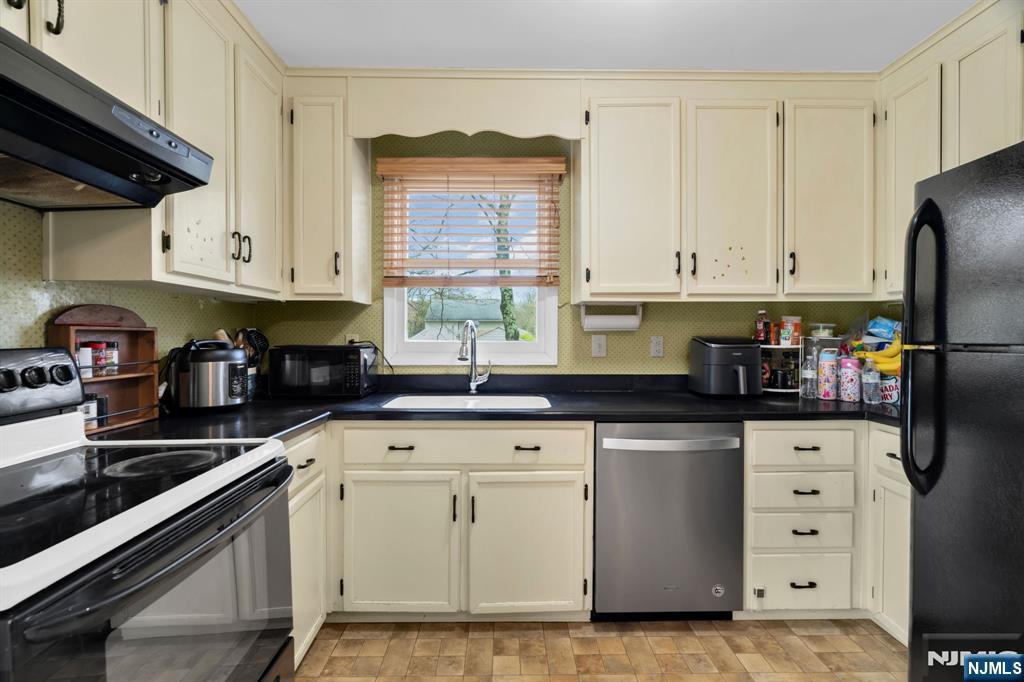 140 Papscoe Road West Milford, NJ 07421 - Photo 21 of 47