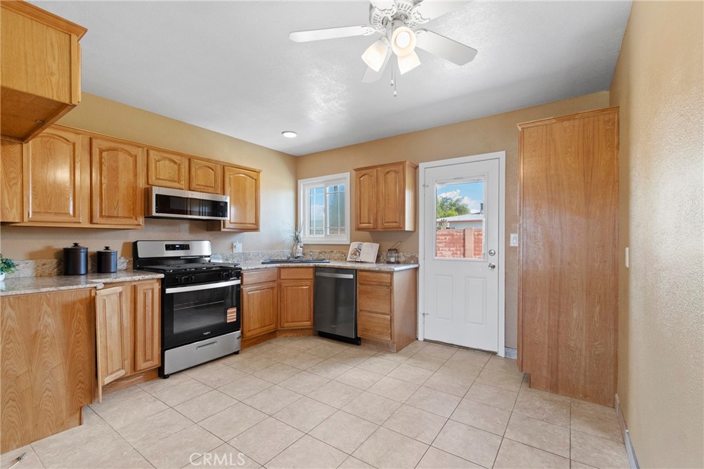4127 Goodman Street Riverside, CA 92503 - Photo 4 of 19