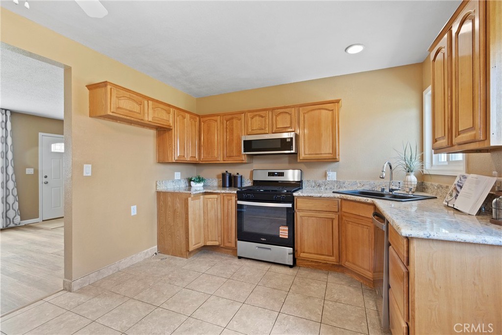 4127 Goodman Street Riverside, CA 92503 - Photo 5 of 19