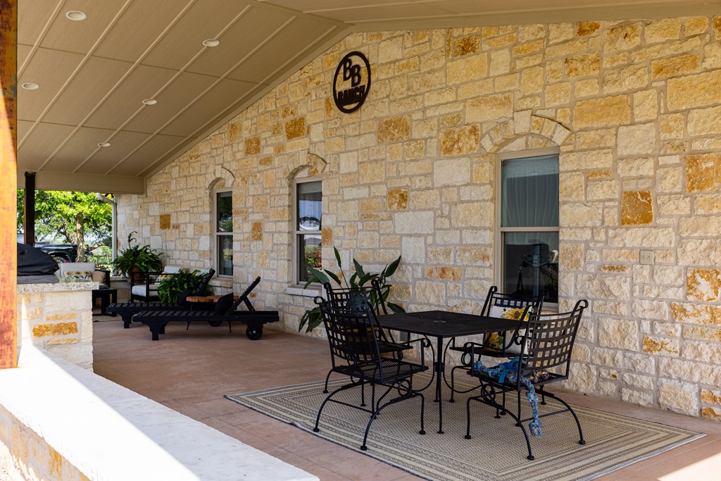 2377 Aviation Loop Fredericksburg, TX 78624 - Photo 8 of 76