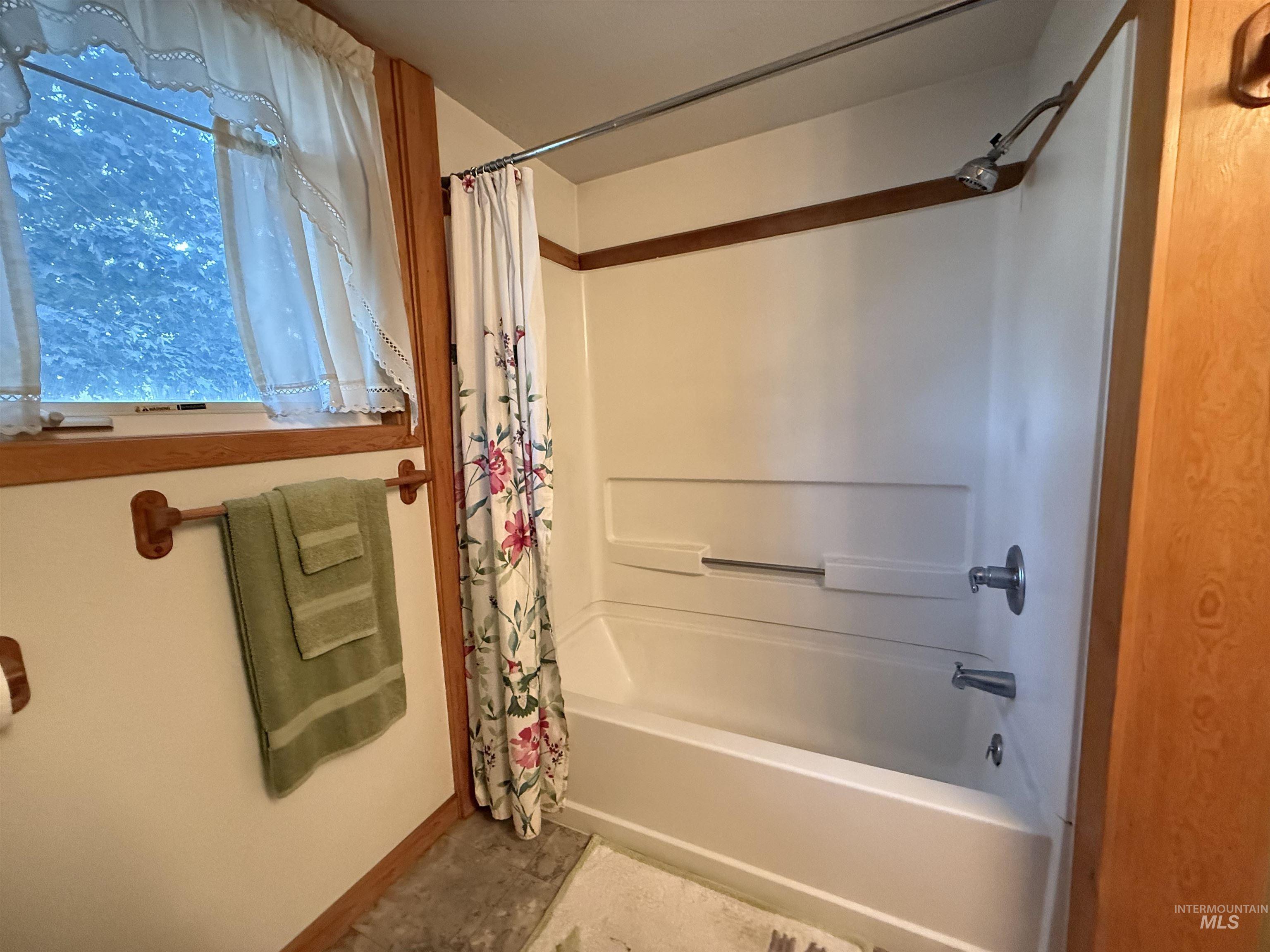 2395 Villard Street Pomeroy, WA 99347 - Photo 15 of 50 Full bath featuring shower / bath combo