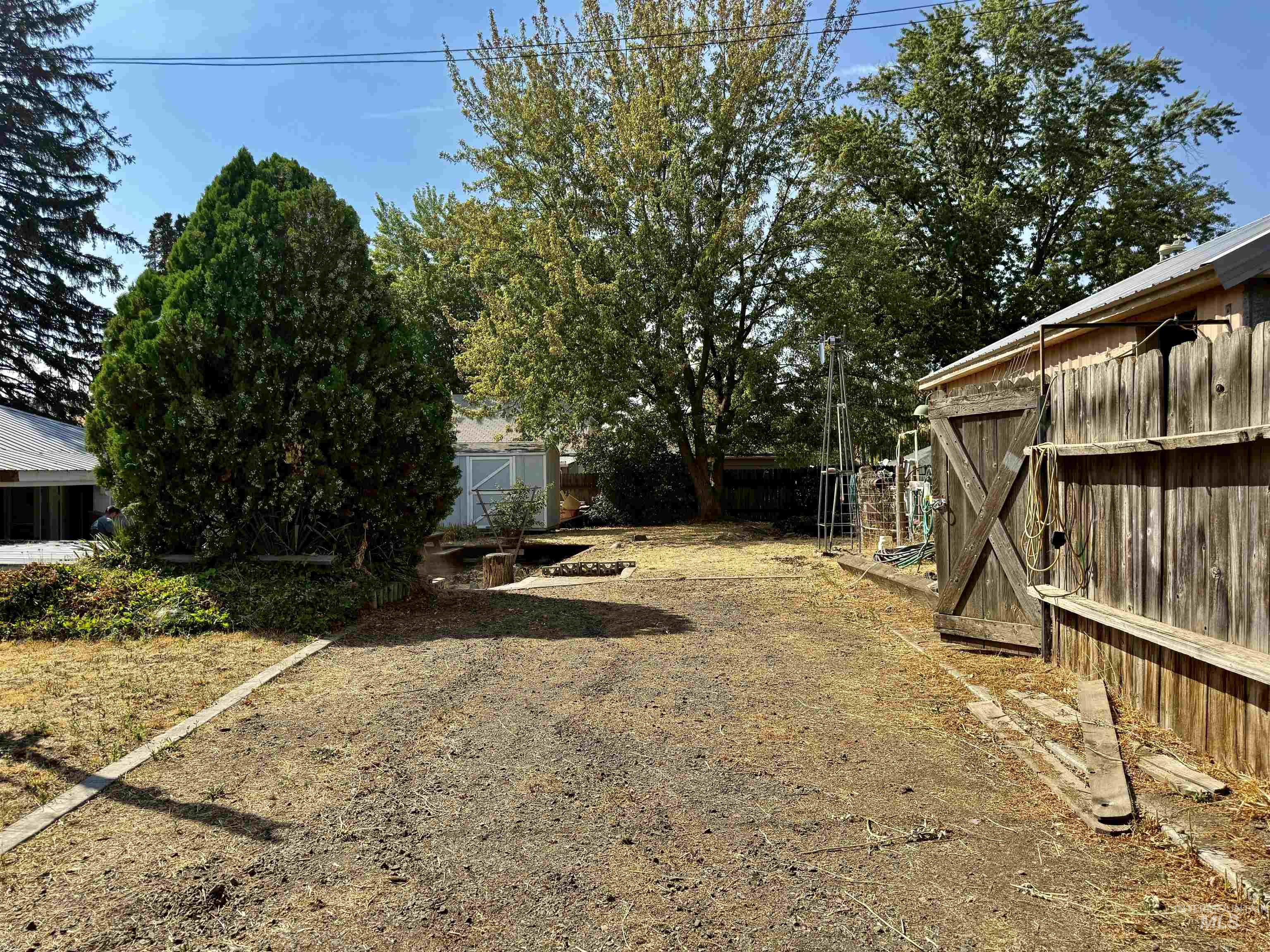 2395 Villard Street Pomeroy, WA 99347 - Photo 28 of 50 View of yard with an outbuilding