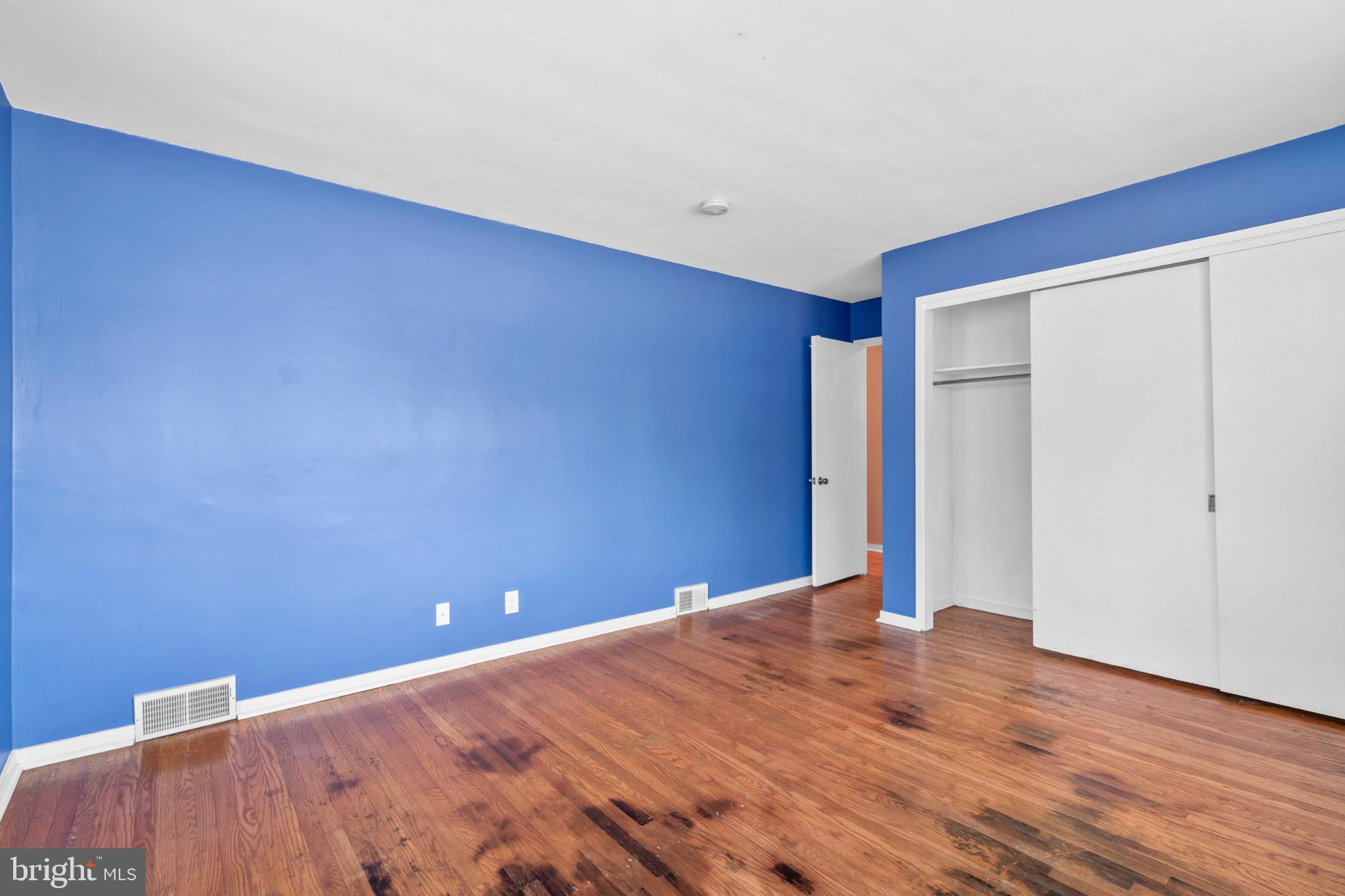 1457 Meetinghouse Road Warminster, PA 18974 - Photo 16 of 30 Vibrant blue walls enhance spaciousness.