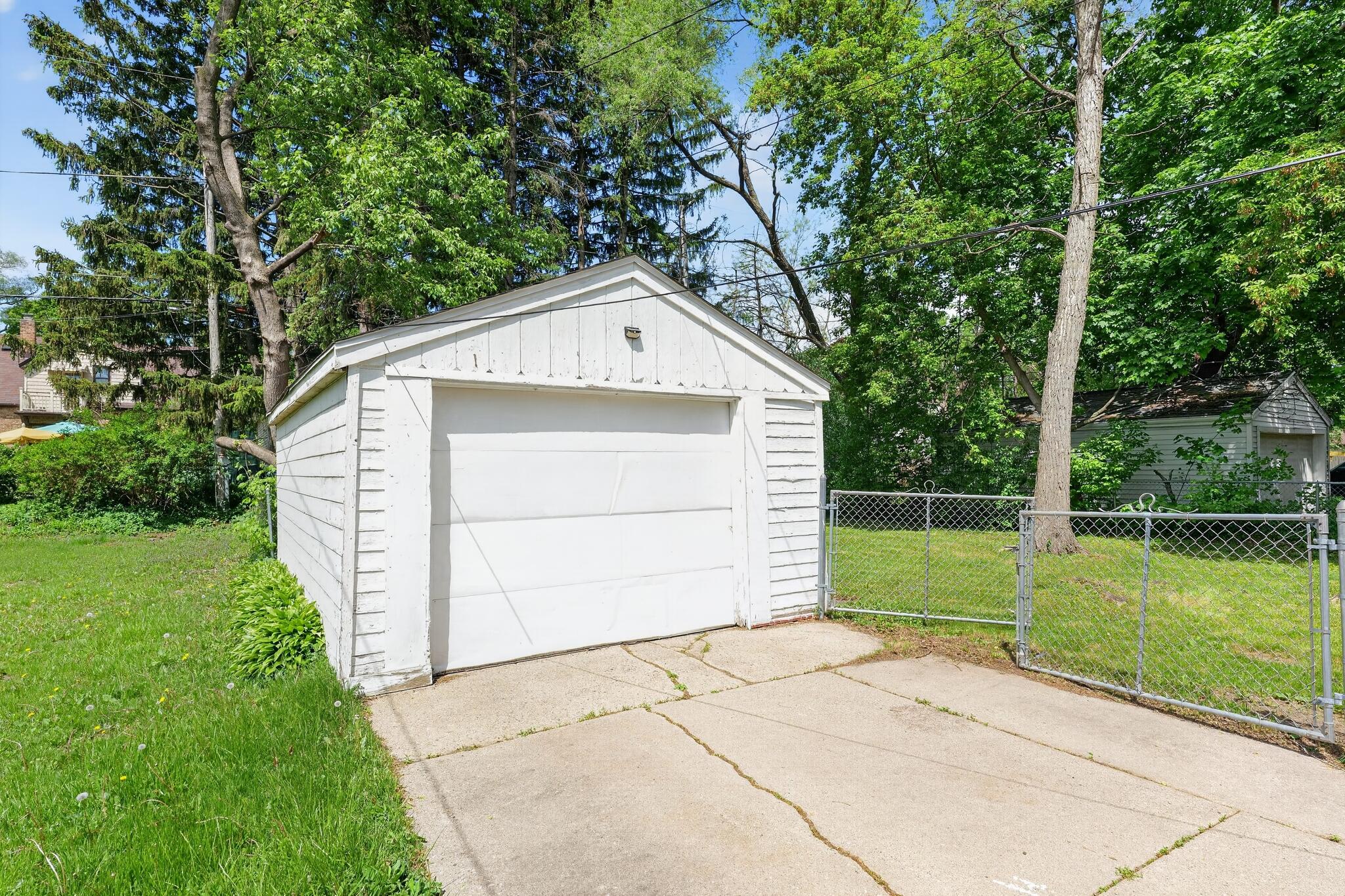 5823 North 36th Street Milwaukee, WI 53209 - Photo 6 of 31 11_5823_N_36th_St-Exterior-9949