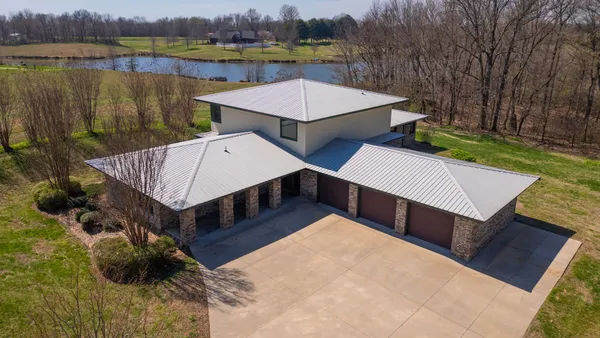 $450,000 | 205 Lewis Lane, Clinton, KY 42031