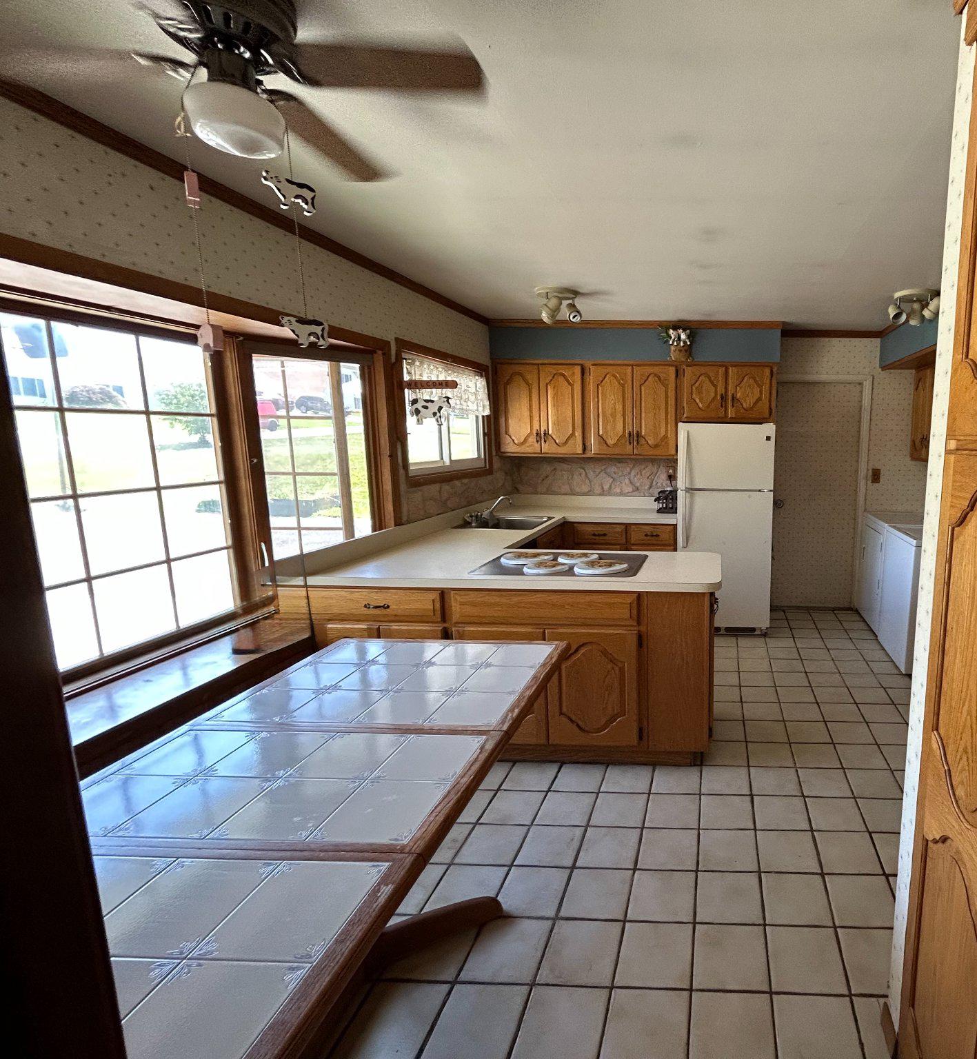 43 Falcon Road Levittown, PA 19056 - Photo 4 of 26