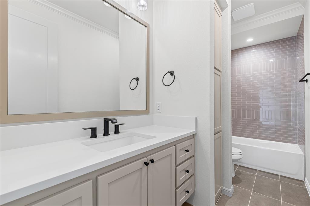 4720 Magnolia Trail Midlothian, TX 76065 - Photo 39 of 40 a bathroom with a sink and a mirror with shower