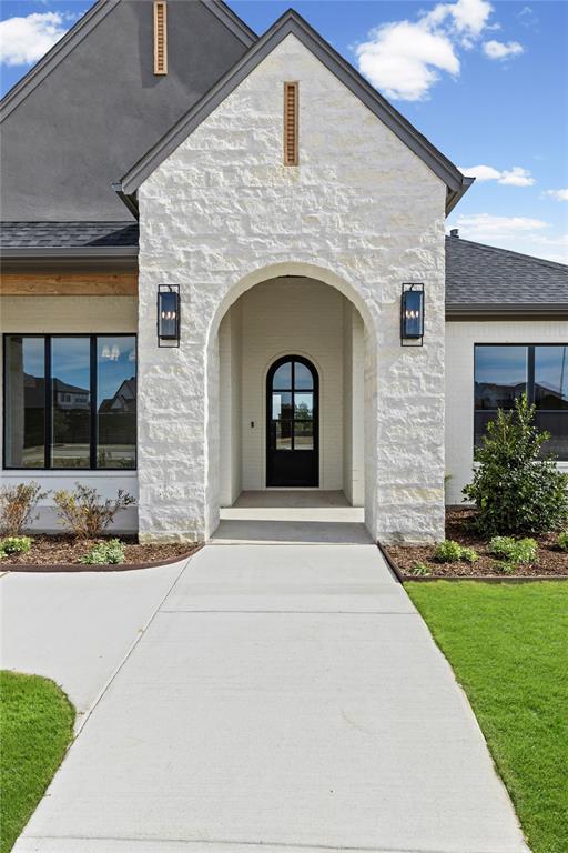 4720 Magnolia Trail Midlothian, TX 76065 - Photo 5 of 40 a front view of a house with a garden