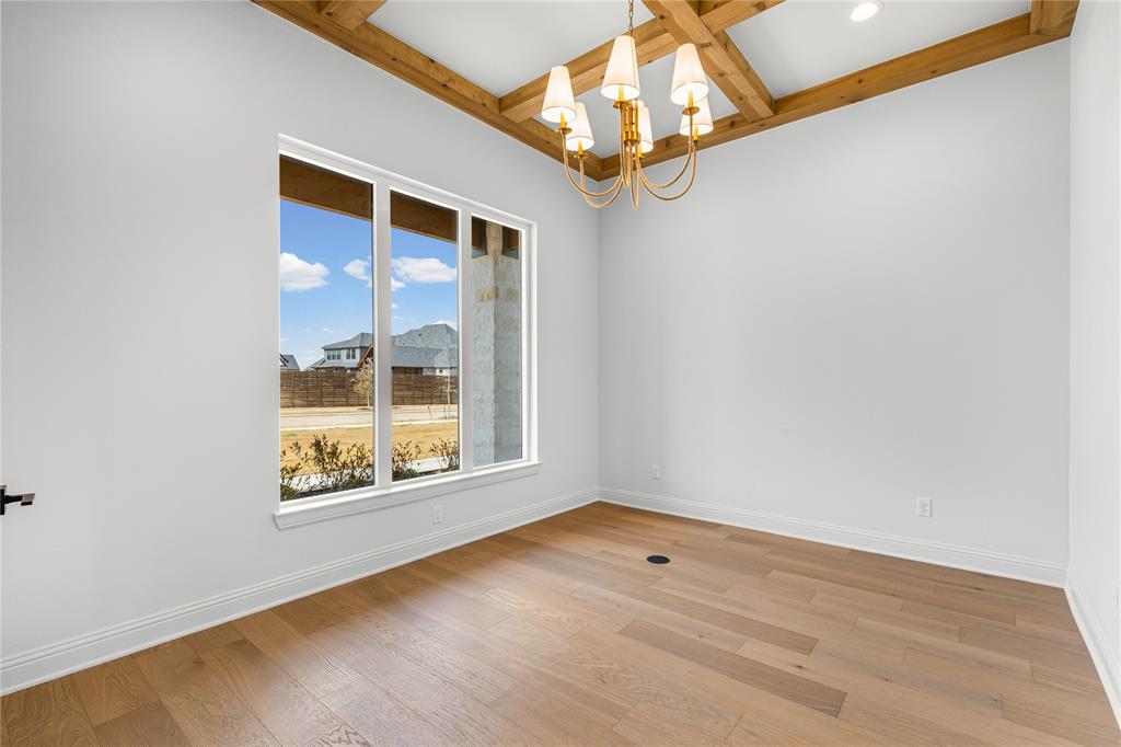 4720 Magnolia Trail Midlothian, TX 76065 - Photo 7 of 40 an empty room with a window
