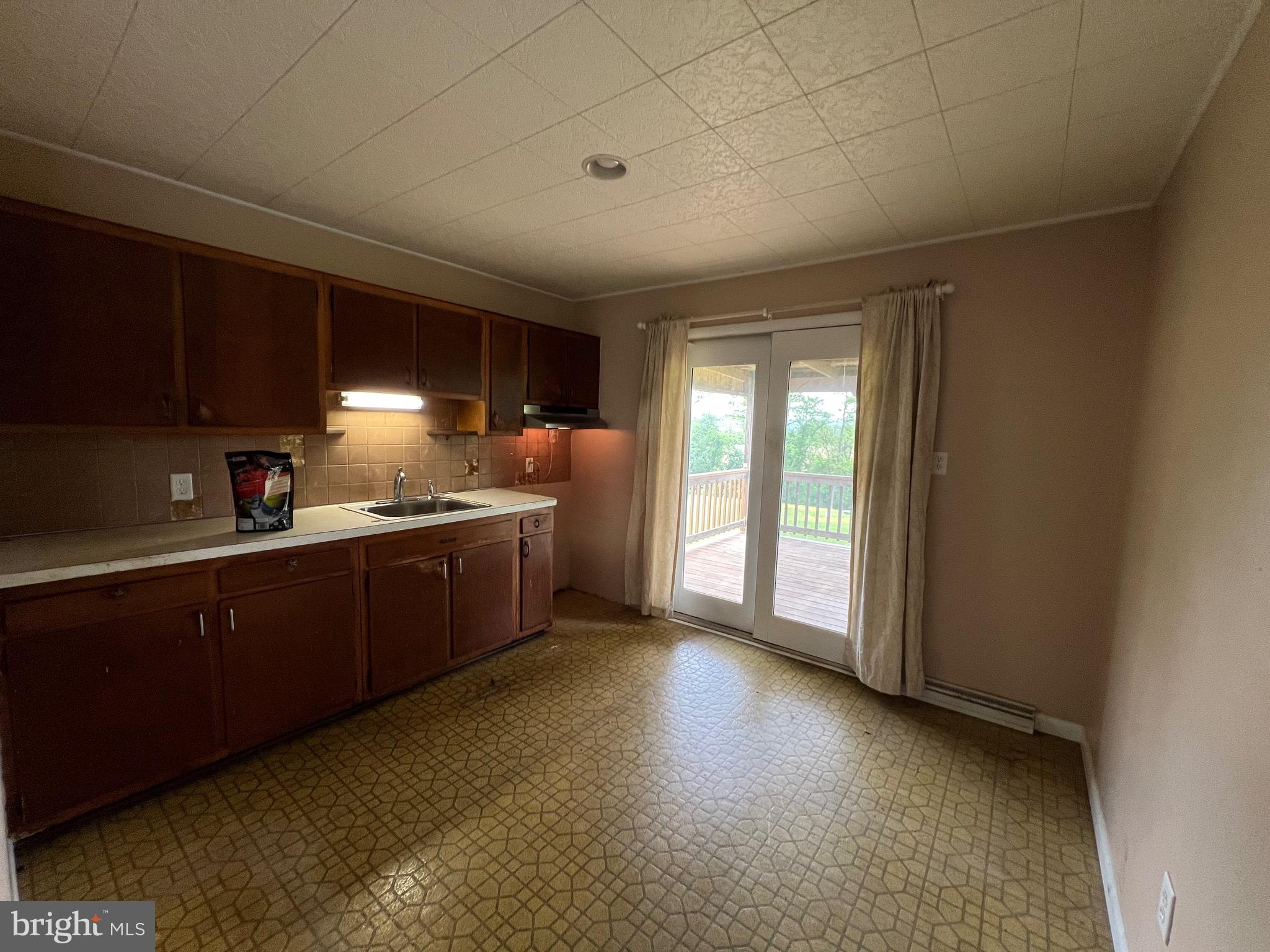 1471 Old Bernville Road Leesport, PA 19533 - Photo 5 of 23 Eat In Kitchen