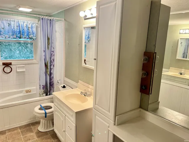 $124,900 | 2405 Woodmont Drive, South Bend, IN 46614