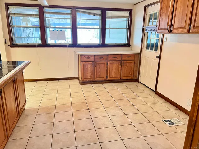 $124,900 | 2405 Woodmont Drive, South Bend, IN 46614