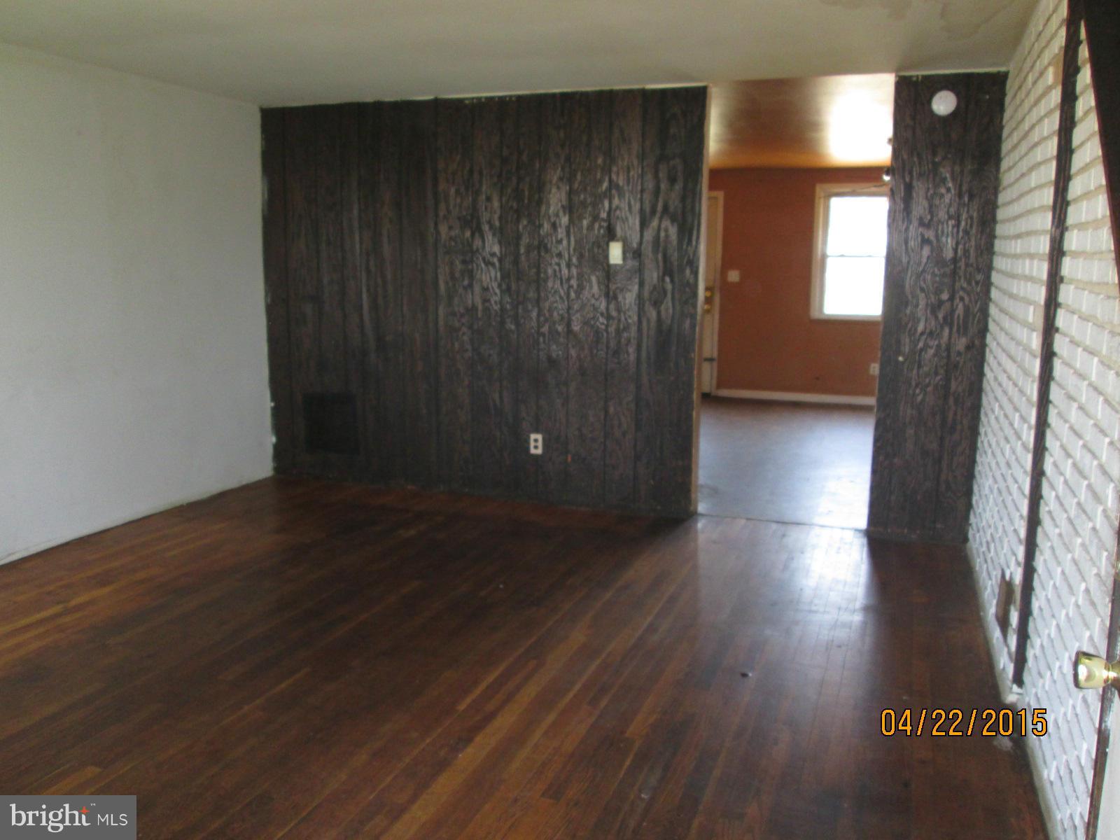 5203 Saybrook Road Baltimore, MD 21206 - Photo 3 of 13 Living Room