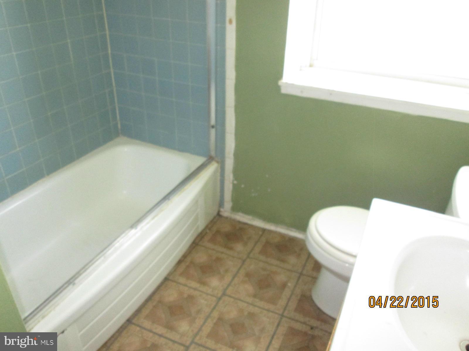 5203 Saybrook Road Baltimore, MD 21206 - Photo 6 of 13 Bath