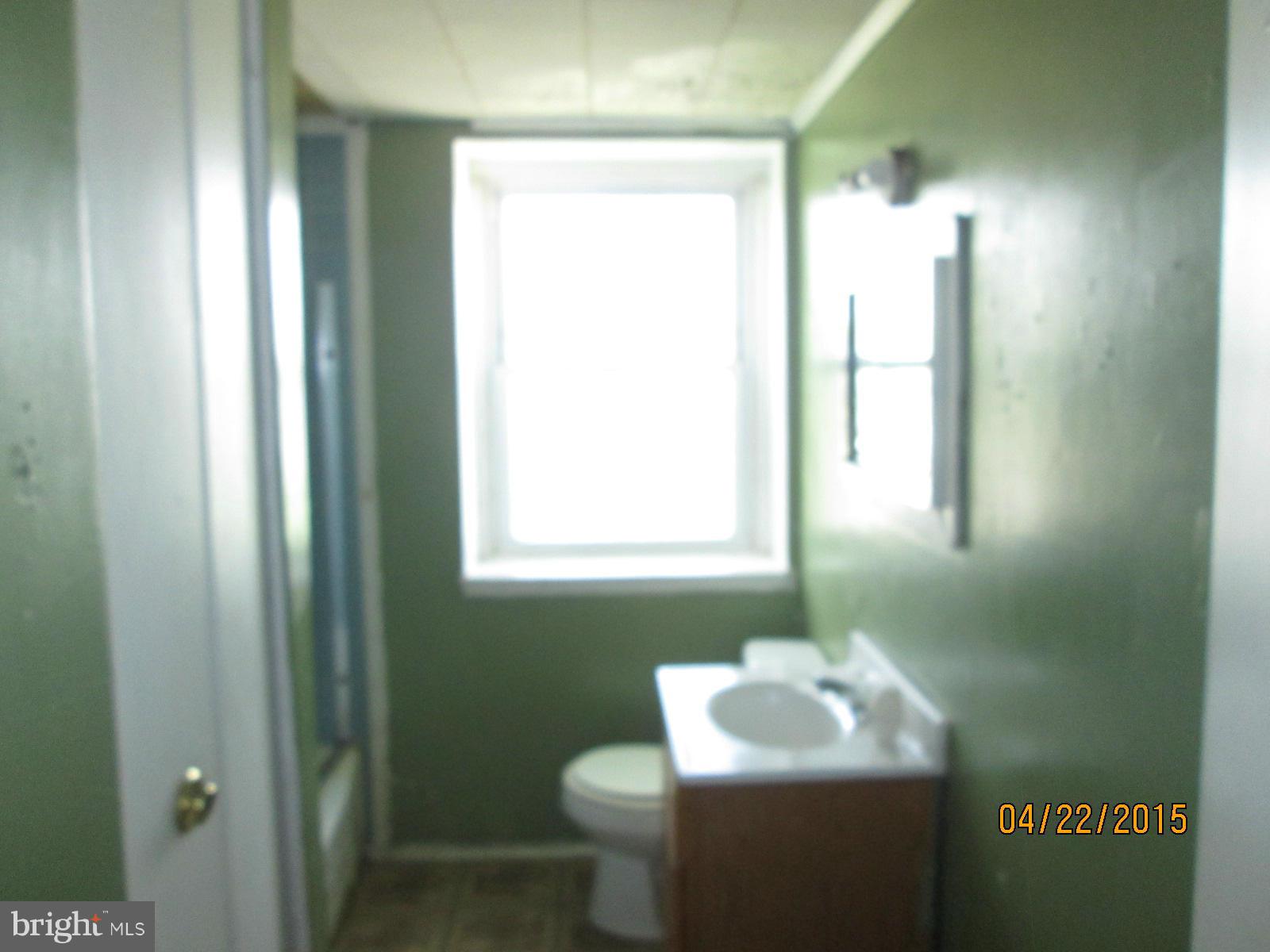 5203 Saybrook Road Baltimore, MD 21206 - Photo 7 of 13 Bath