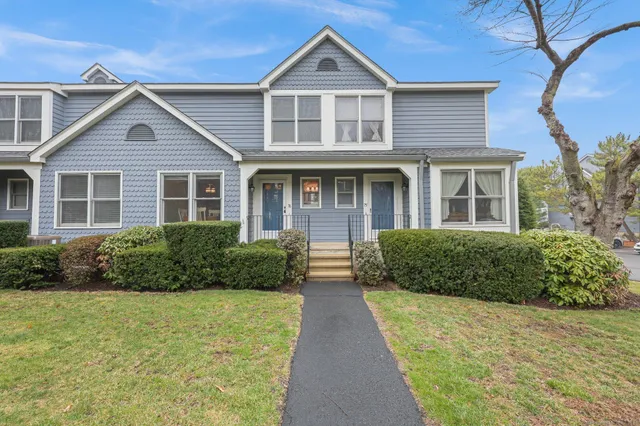 $619,000 | 76 Fawn Ridge Lane, Unit 76, Norwalk, CT 06851