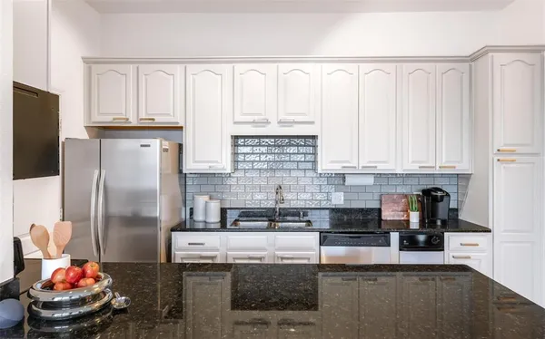 $425,000 | 3225 Turtle Creek Boulevard, Unit 1906, Dallas, TX 75219