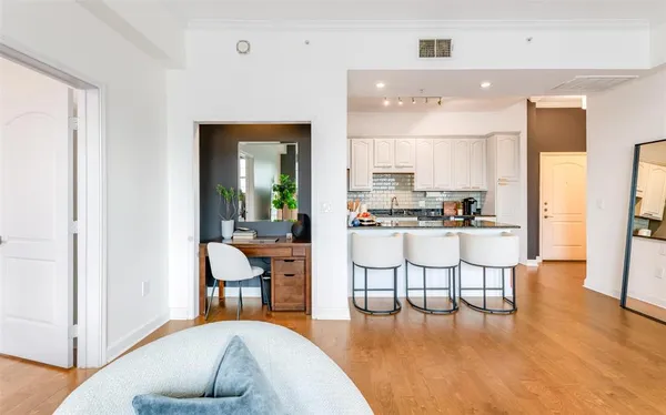 $425,000 | 3225 Turtle Creek Boulevard, Unit 1906, Dallas, TX 75219