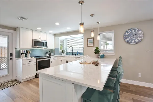 $14,000 | 211 Island Circle, Sarasota, FL 34242