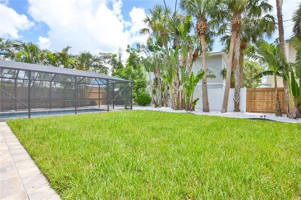 $14,000 | 211 Island Circle, Sarasota, FL 34242