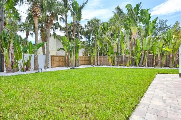 $14,000 | 211 Island Circle, Sarasota, FL 34242