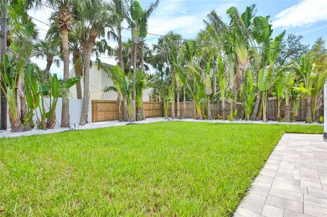 $14,000 | 211 Island Circle, Sarasota, FL 34242