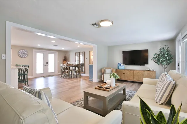 $14,000 | 211 Island Circle, Sarasota, FL 34242