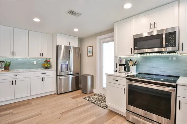 $14,000 | 211 Island Circle, Sarasota, FL 34242