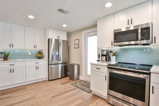 $14,000 | 211 Island Circle, Sarasota, FL 34242