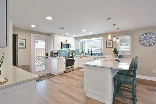 $14,000 | 211 Island Circle, Sarasota, FL 34242