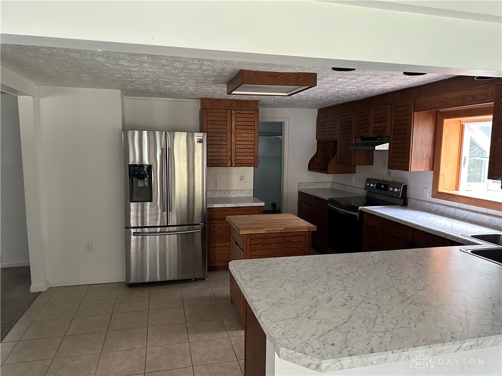 1358 Hanes Road Dayton, OH 45434 - Photo 4 of 21 This spacious kitchen offers ample counter space and modern appliances for culinary pursuits.