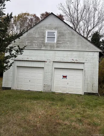 $989,900 | 56 Inlet Road, Hampton Bays, NY 11946