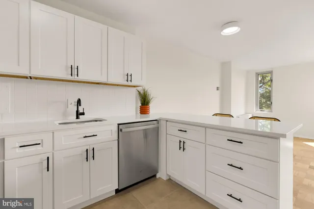 $215,000 | 2800 Wisconsin Avenue Northwest, Unit 609, Washington, DC 20007