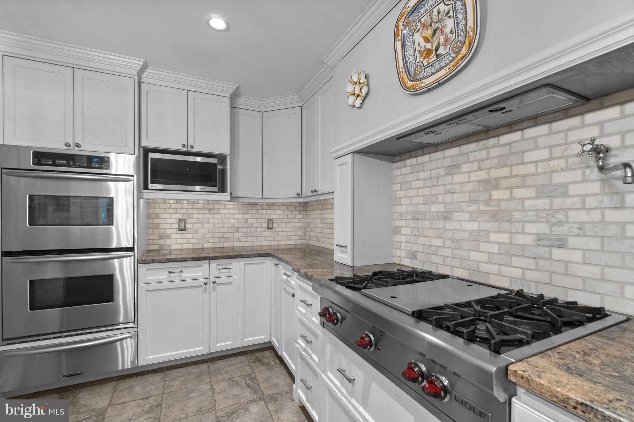 6521 Darnall Road Baltimore, MD 21204 - Photo 12 of 68 Kitchen