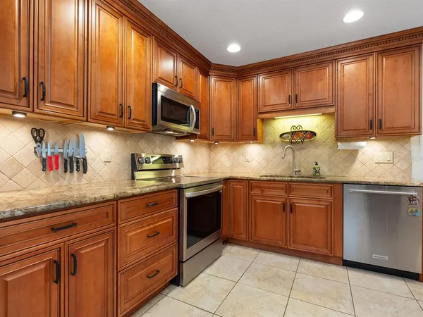 $335,000 | 4004 Wilshire Circle East, Unit 89, Sarasota, FL 34233