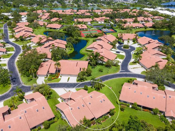 $335,000 | 4004 Wilshire Circle East, Unit 89, Sarasota, FL 34233