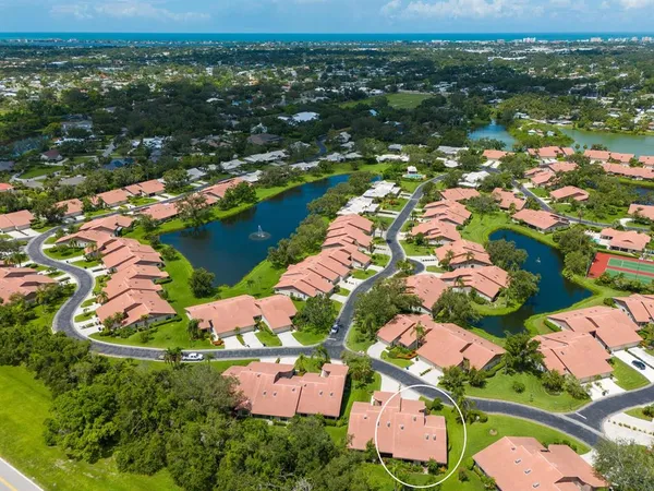 $335,000 | 4004 Wilshire Circle East, Unit 89, Sarasota, FL 34233