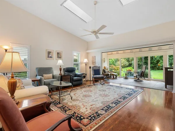 $335,000 | 4004 Wilshire Circle East, Unit 89, Sarasota, FL 34233
