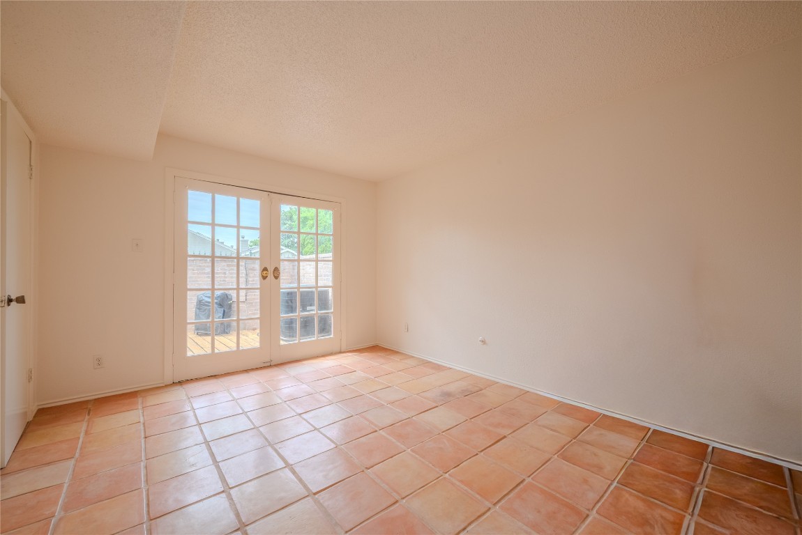 13034 Leader Street, Unit 960 Houston, TX 77072 - Photo 9 of 28 a view of an empty room with a window