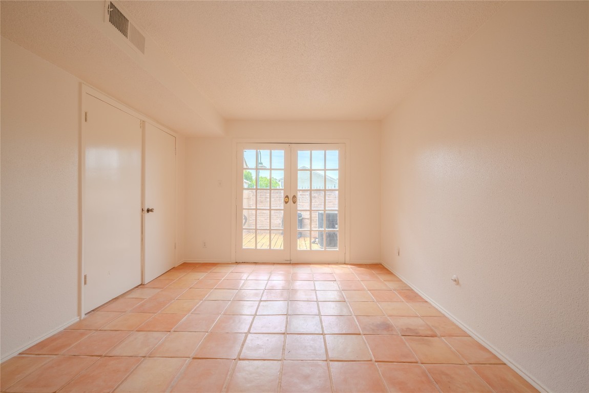 13034 Leader Street, Unit 960 Houston, TX 77072 - Photo 10 of 28 a view of an empty room with a window