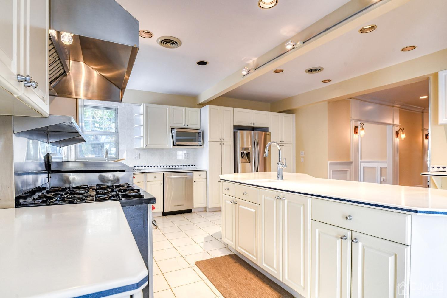 117 Milltown Road East Brunswick, NJ 08816 - Photo 16 of 51 Gallery Image 16