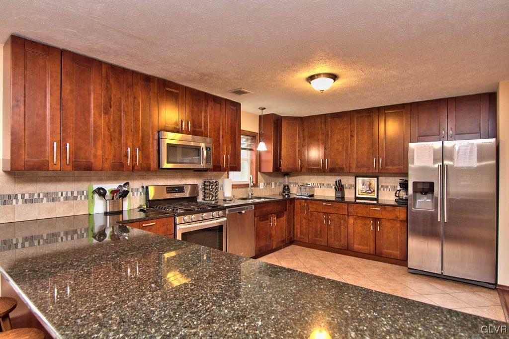 2176 Village Road Effort, PA 18330 - Photo 5 of 42 Gallery Image 5